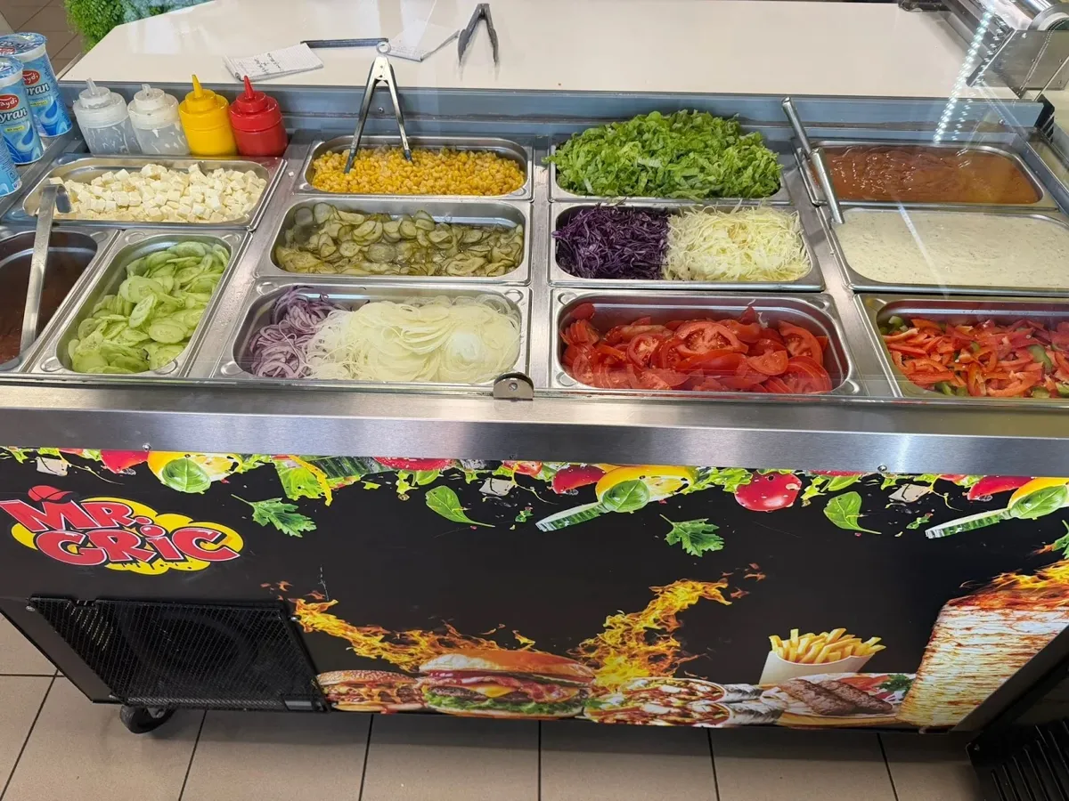 Priprema svježeg kebaba u Mr. Gric